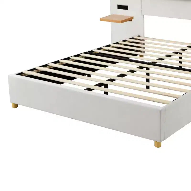 Letto a piattaforma imbottito queen size con ripiani portaoggetti, doppia presa, porte USB e due cuscini – Velluto Beige