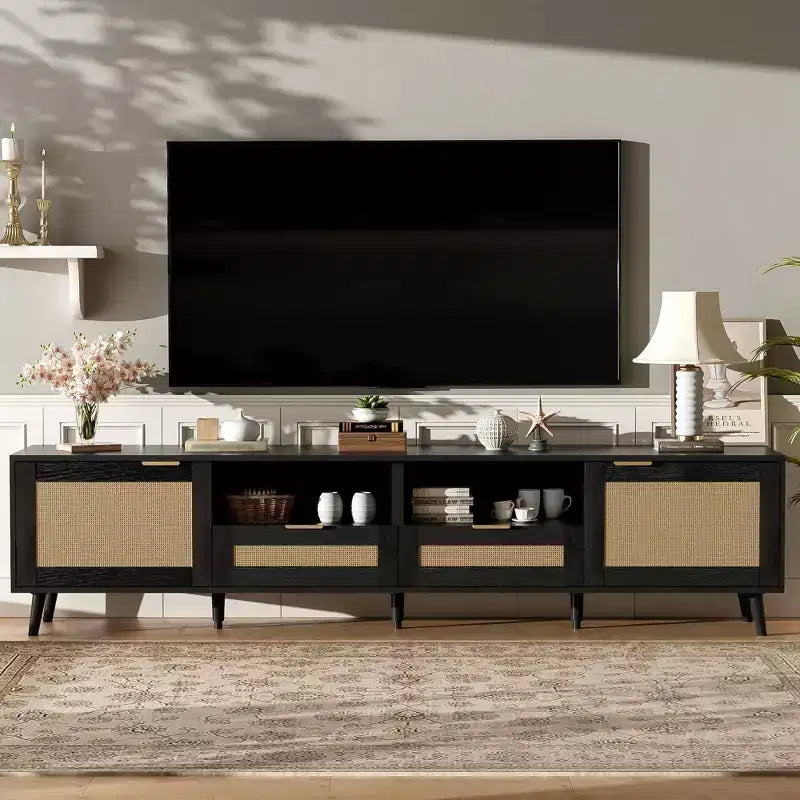 Mobile TV in rattan per TV fino a 85 pollici, console multimediale con gambe in legno massello e vano portaoggetti nascosto