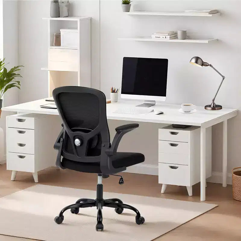 Sedia da ufficio ergonomica con schienale alto, supporto lombare regolabile, poggiatesta e braccioli ribaltabili – Nera