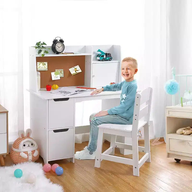 Set Scrivania e Sedia per Bambini con Credenza, Libreria, Armadietti e Bacheca in Sughero