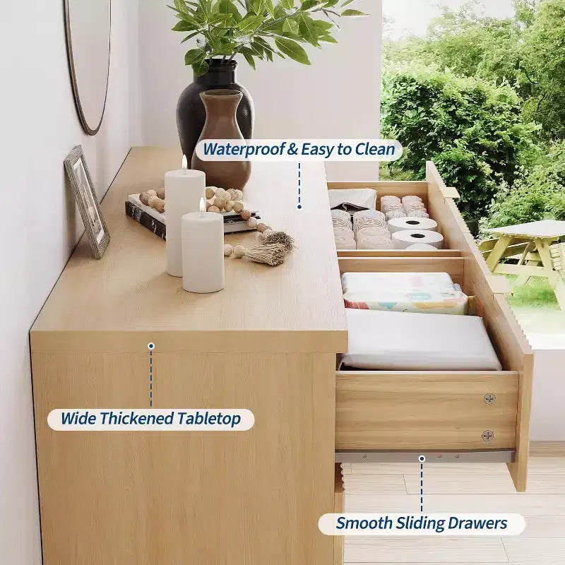 Cassettiera a 6 cassetti scanalata in rovere naturale con profilo curvo e gambe a compasso