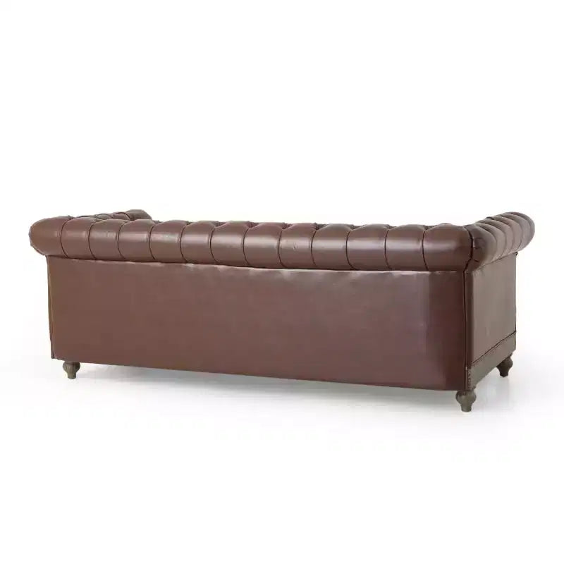 Divano Chesterfield a 3 posti con schienale trapuntato, finiture con borchie e gambe in legno – Pelle sintetica
